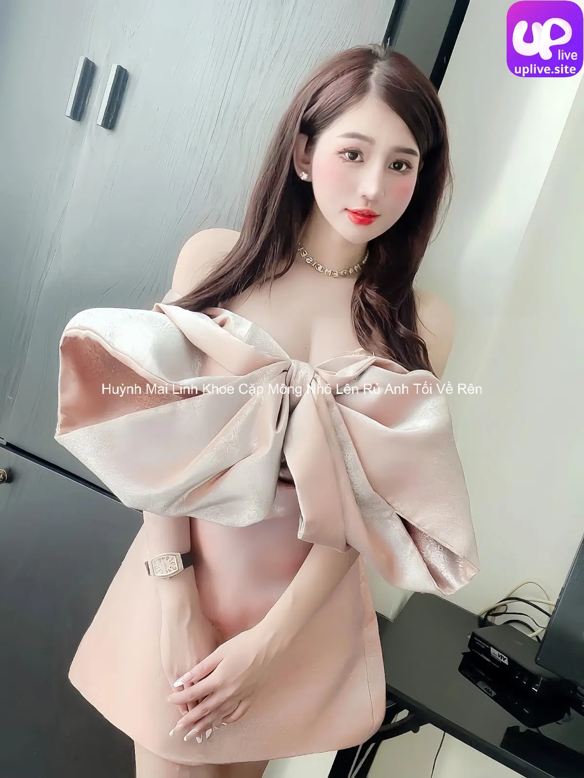 Huỳnh Mai Linh Khoe Cặp Mông Nhô Lên Rủ Anh Tối Về Rên 7