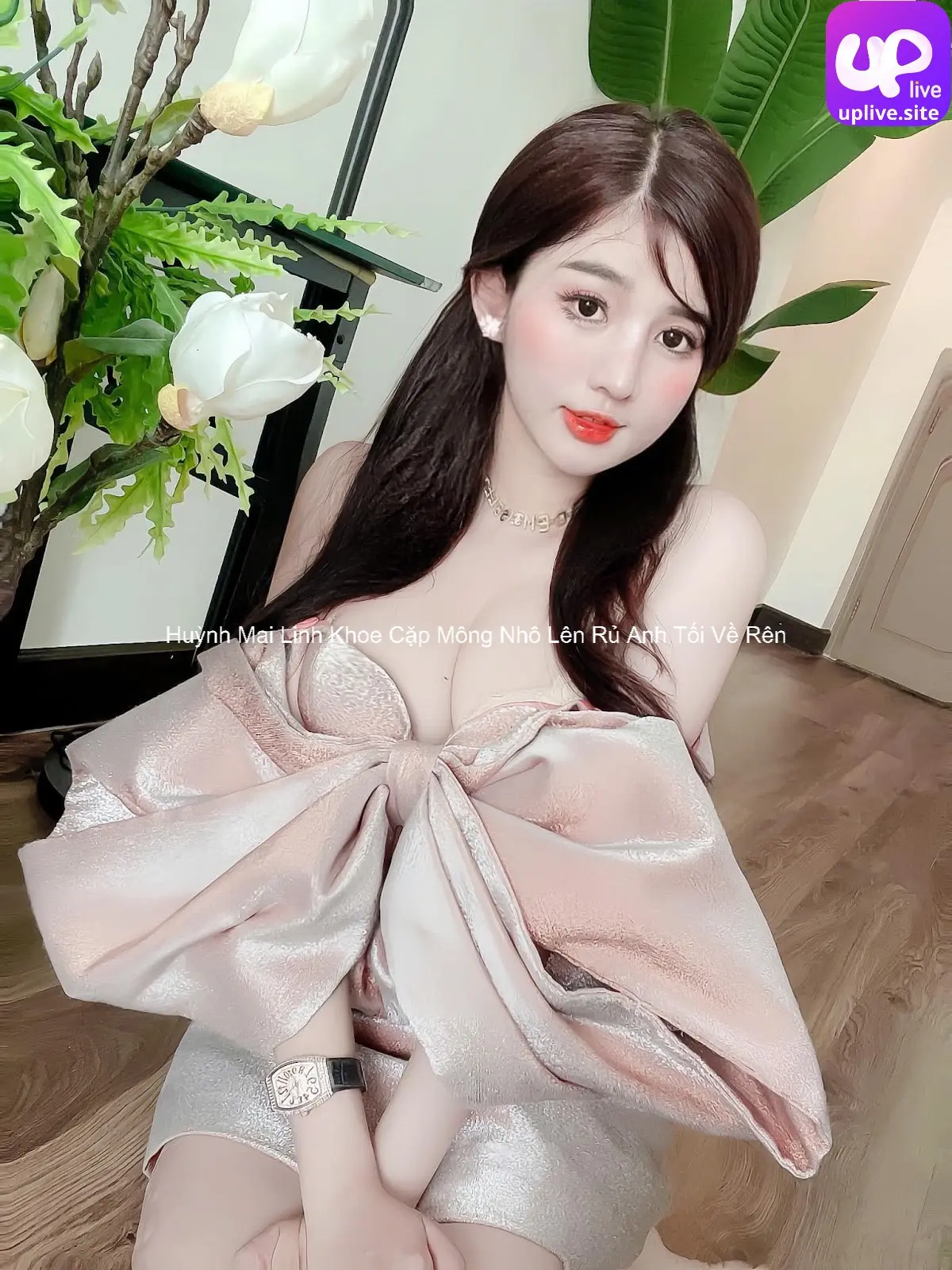 Huỳnh Mai Linh Khoe Cặp Mông Nhô Lên Rủ Anh Tối Về Rên 8