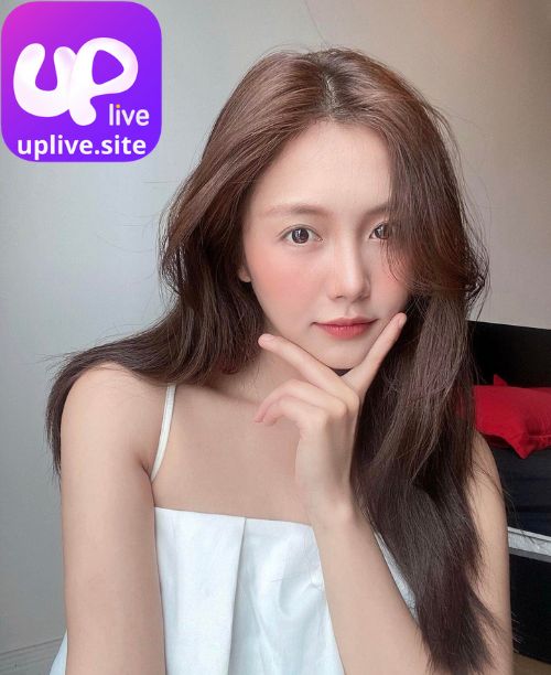 Kim Quyên quản trị viên web uplive.site